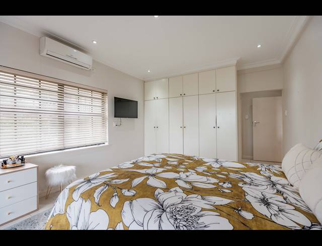 2 BEDROOM APARTMENT FOR SALE IN ESSENWOOD